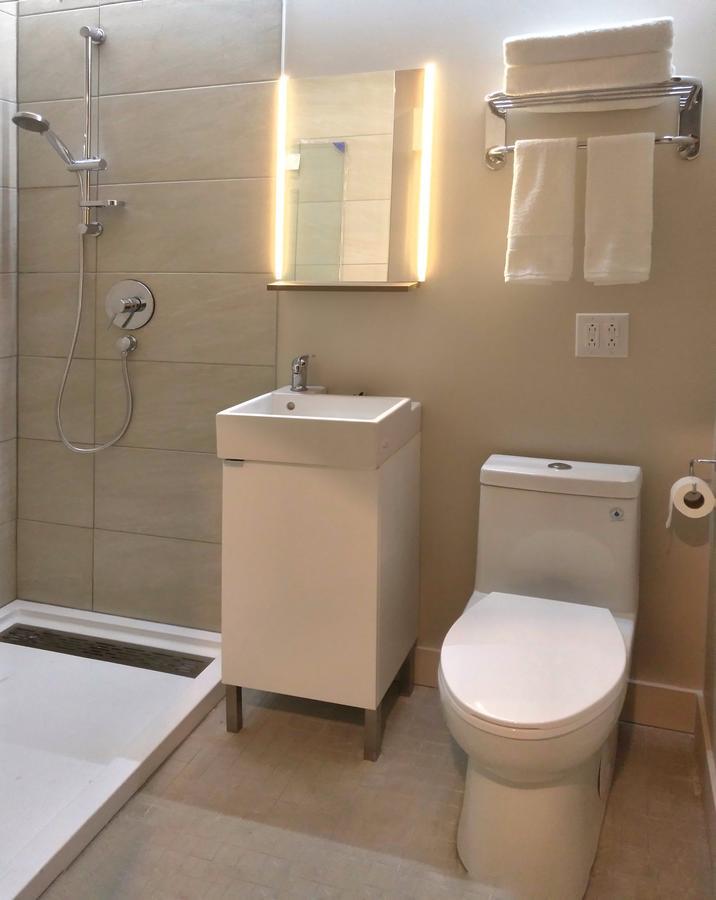 Hotel Le Deville Монреал Екстериор снимка